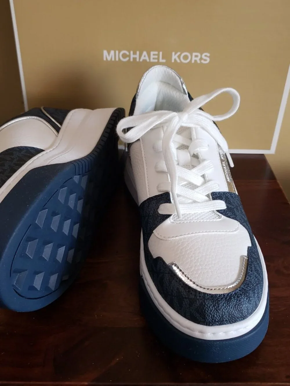 New Michael Kors Lexi Women's Sneaker/Color Admiral Blue/ 9.5M w/ Mini Belt Bag